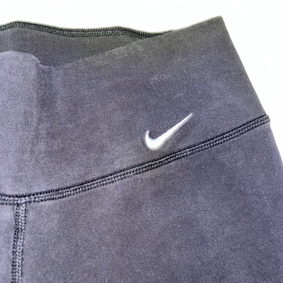 Mid-rise Nike Capris in Black - Picture 3 of 6